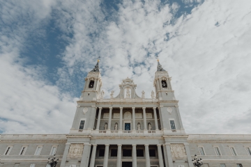 宗教 kaboompics_Cathedral of Almudena in Madrid, Spain.jpg