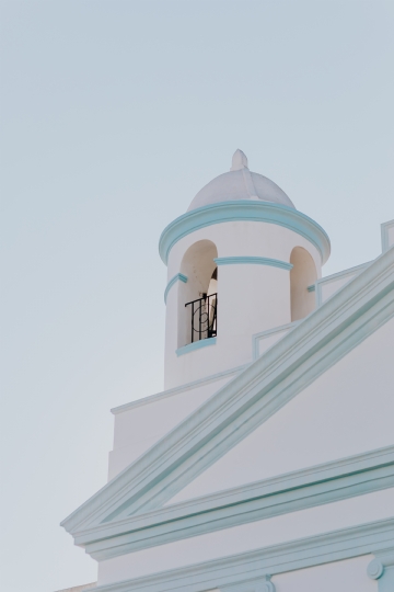 宗教 kaboompics_Church in downtown Calasetta on the island of Sant Antioco, Sardinia.jpg