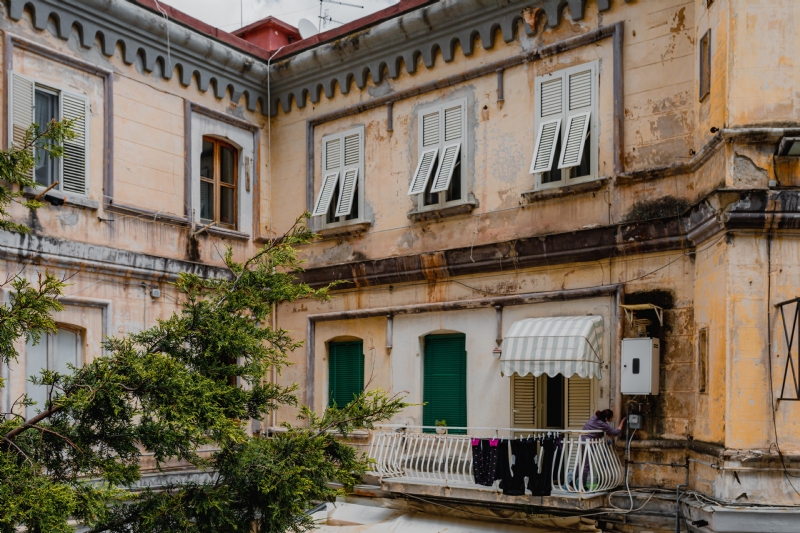 kaboompics_An old house with shutters in Naples.jpg 建筑参考,局部元素,外墙,