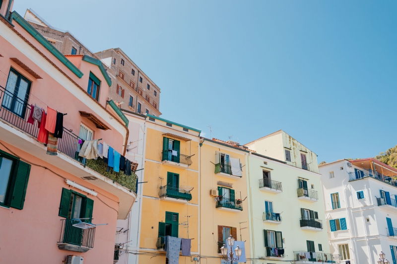 kaboompics_Bright colored buildings in Sorrento, Italy.jpg 建筑参考,局部元素,外墙,