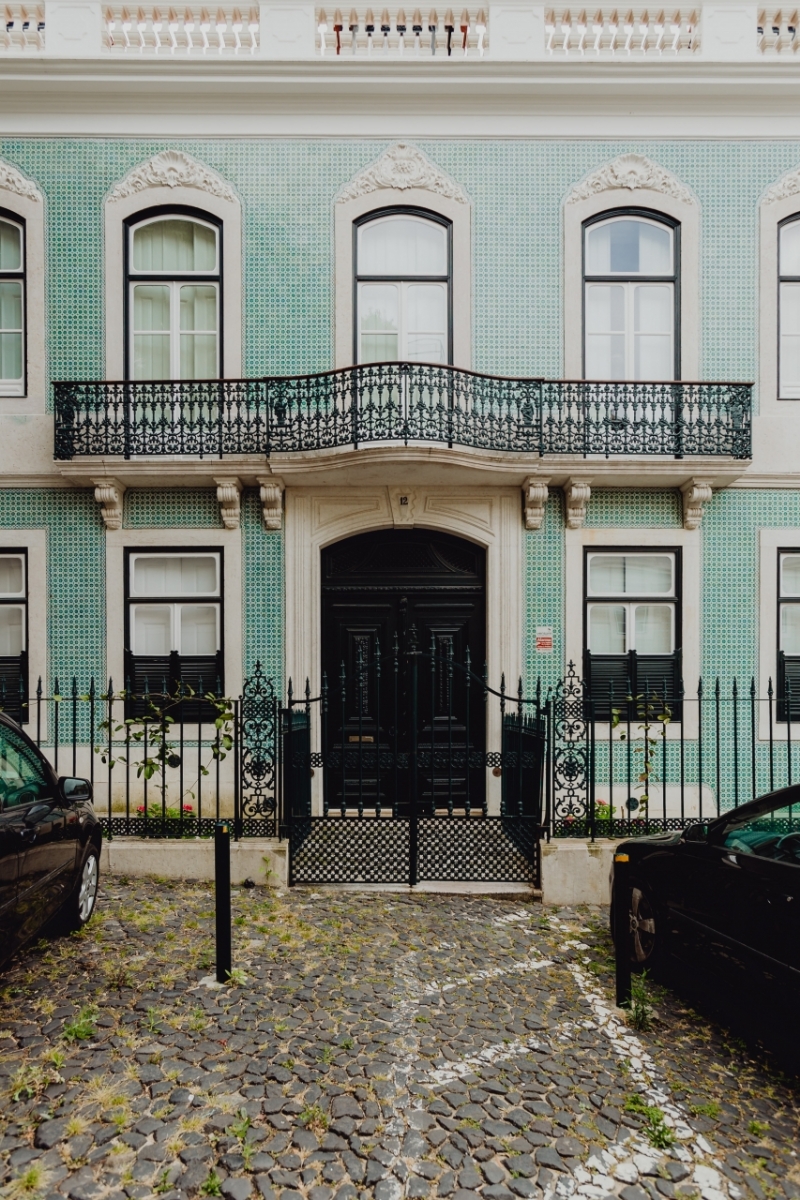 kaboompics_Building facade with balcony, Lisbon Architecture, Portugal-2.jpg 建筑参考,局部元素,外墙,