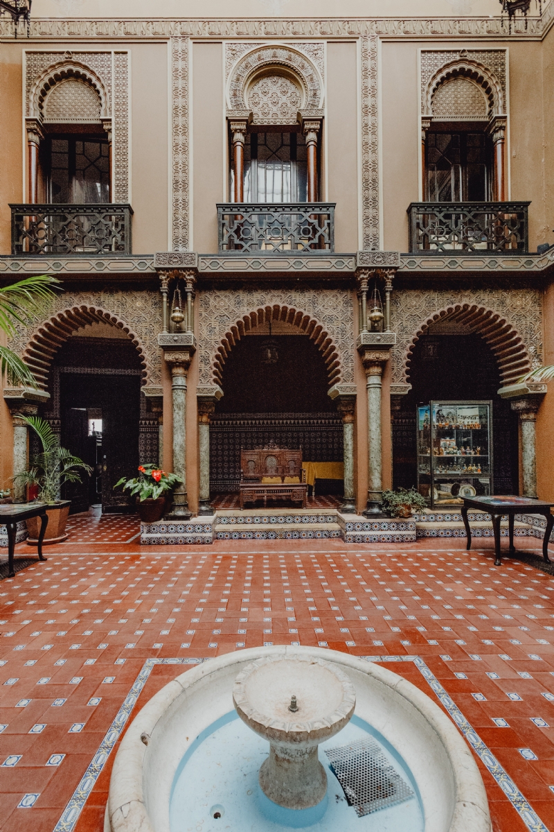 kaboompics_Casa do Alentejo, Lisbon, Portugal.jpg 建筑参考,局部元素,外墙,