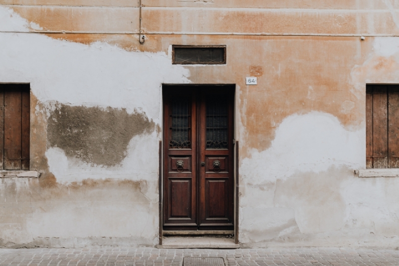 kaboompics_Classic style house entrance, old doors and windows-2.jpg 建筑参考,局部元素,外墙,