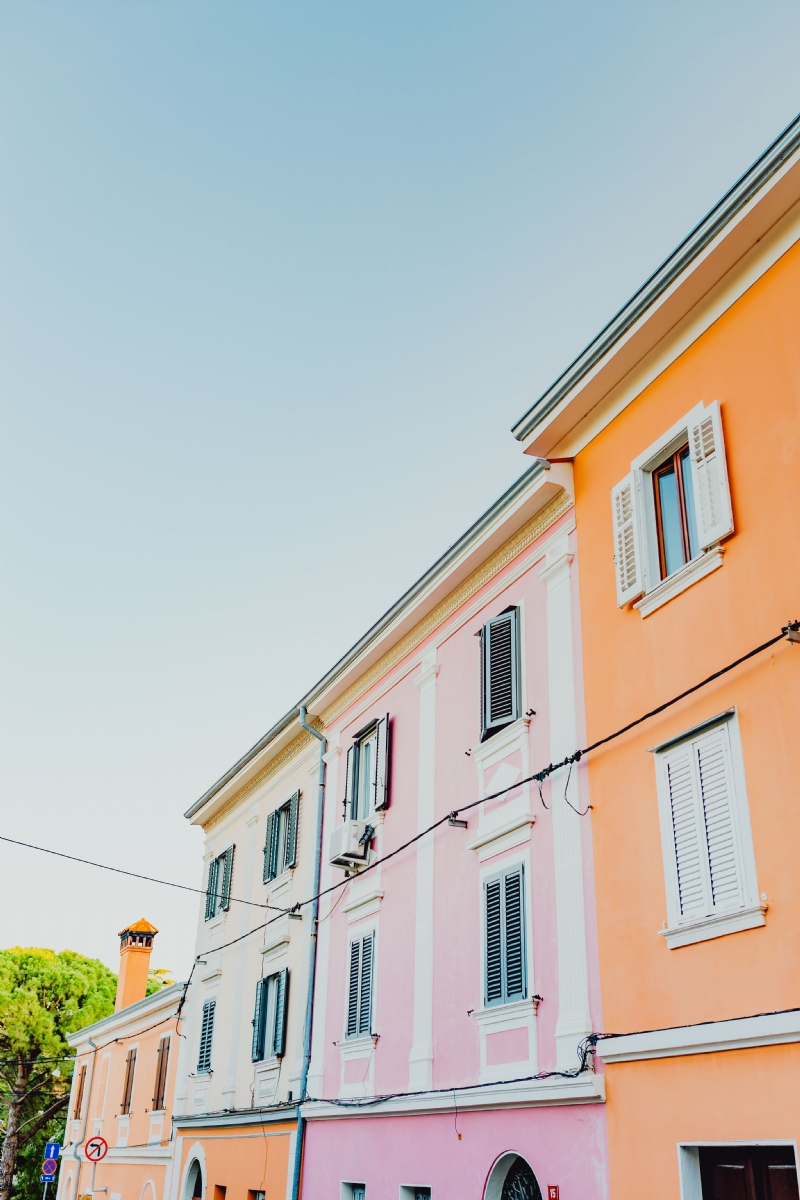 kaboompics_Colourful tenement houses in Izola, Slovenia.jpg 建筑参考,局部元素,外墙,