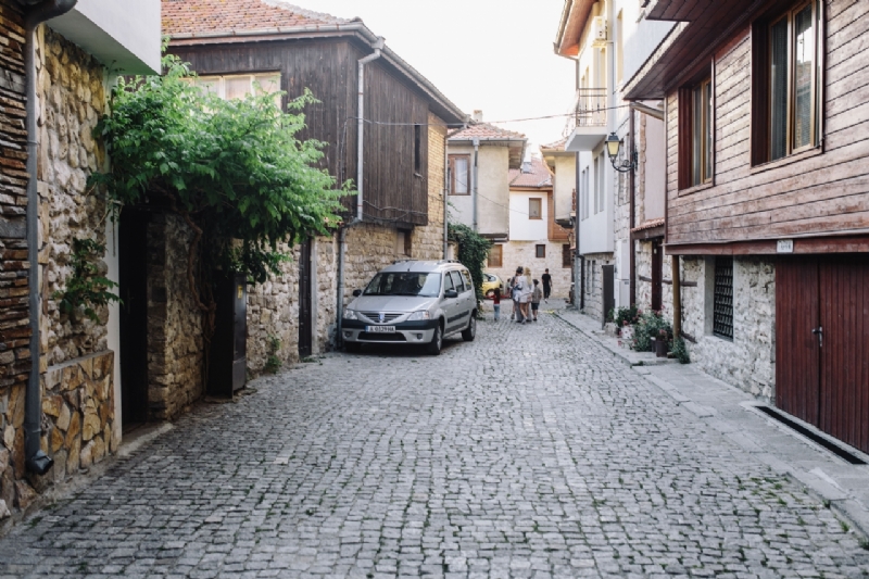 kaboompics_Narrow streets with old houses in the old town Nessebar, Bulgaria-2.jpg 建筑参考,局部元素,外墙,