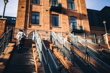 外墙 kaboompics_Staircase at outdoor.jpg