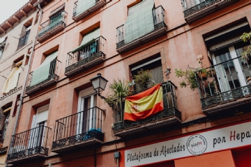 外墙 kaboompics_The Spanish flag on a building in Madrid, Spain-2.jpg