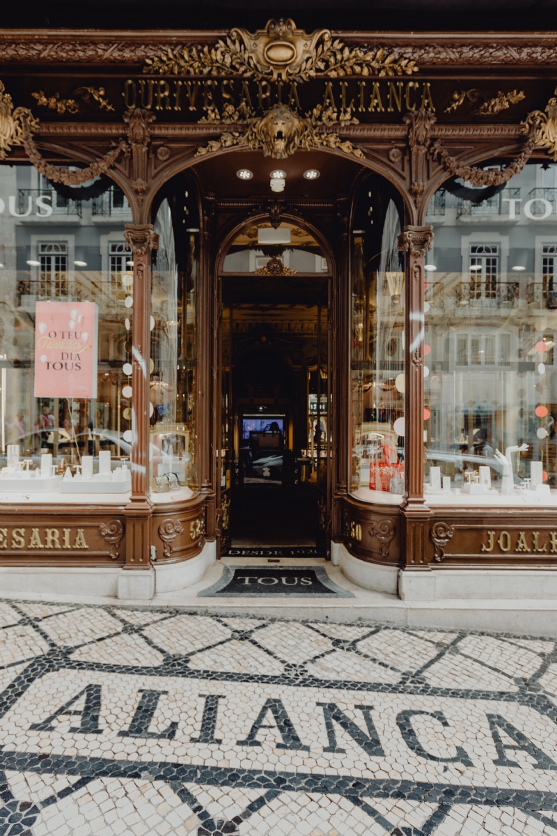 kaboompics_Tous shop, Lisbon, Portugal.jpg 建筑参考,局部元素,外墙,