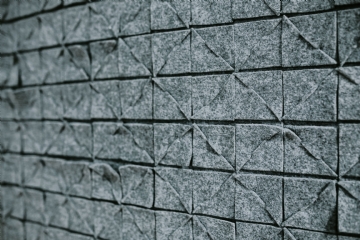 外墙 kaboompics_Wall covered with grey material.jpg