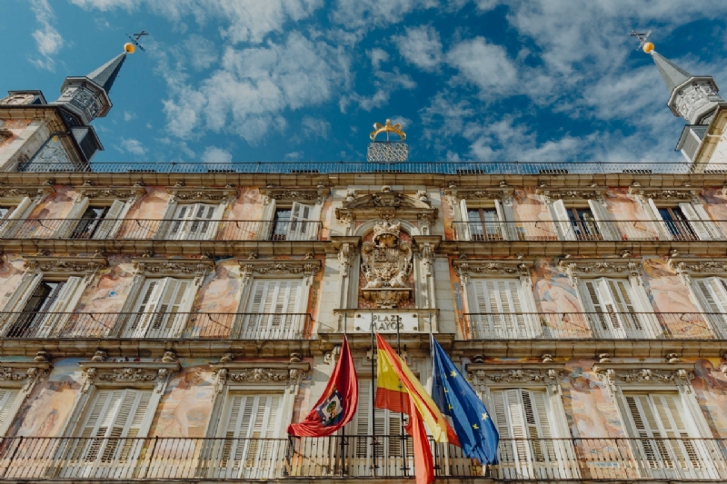 kaboompics_Plaza Mayor with statue of King Philips III in Madrid, Spain-2.jpg 建筑参考,公共建筑,政府,