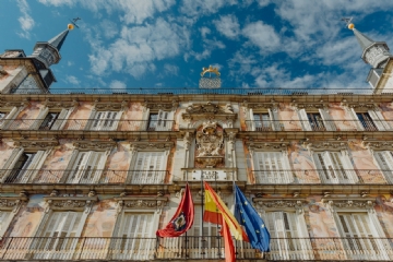 公共建筑 kaboompics_Plaza Mayor with statue of King Philips III in Madrid, Spain-2.jpg