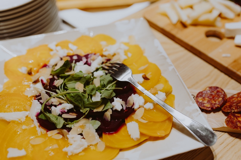 kaboompics_Beet carpaccio.jpg 方案配图,色彩意境,黄色,