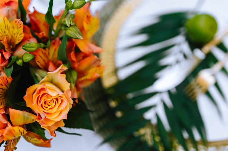 kaboompics_Bouquet of orange roses with the orange alstroemeria.jpg 方案配图,色彩意境,黄色,