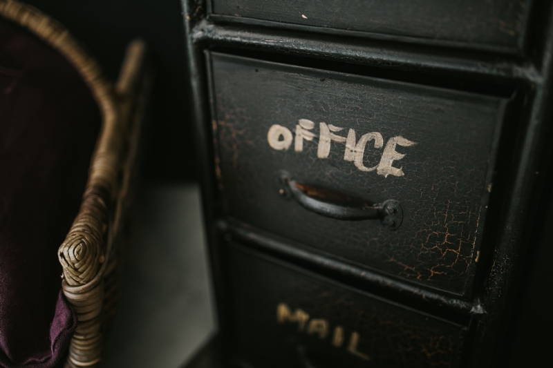kaboompics_Black office desk.jpg 方案配图,色彩意境,黑色,