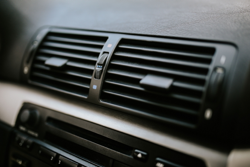 kaboompics_Car air conditioning close-up.jpg 方案配图,色彩意境,黑色,