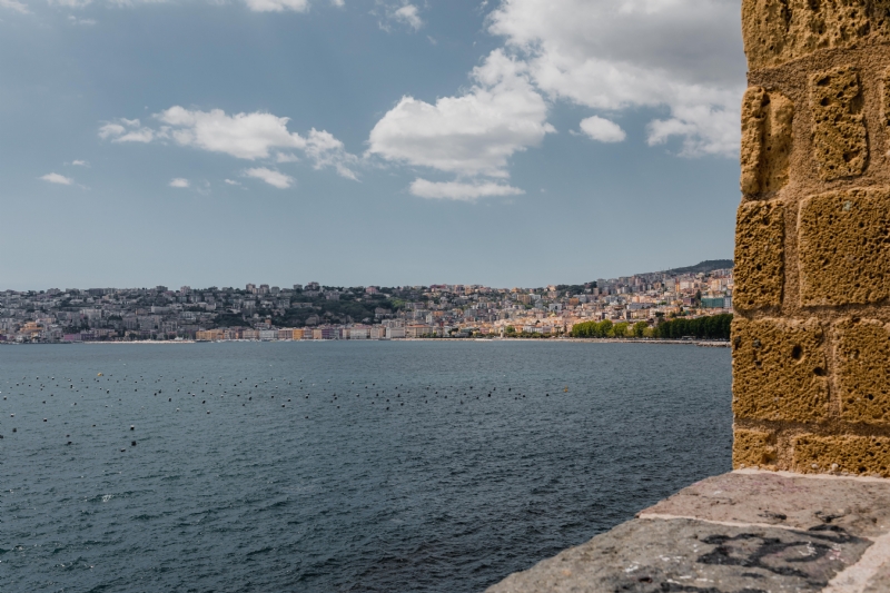 kaboompics_View of the coast from the castle dell'Ovo in Naples.jpg 方案配图,色彩意境,黑色,