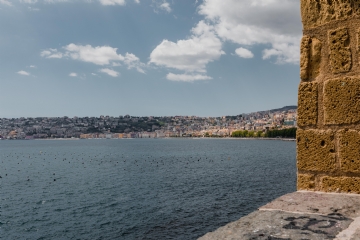 黑色 kaboompics_View of the coast from the castle dell'Ovo in Naples.jpg