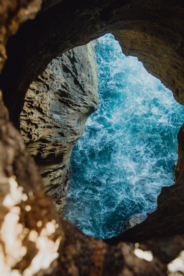 蓝色 kaboompics_Cliff on the Western Seaboard of Algarve, Praia da Amoreira, Portugal.jpg