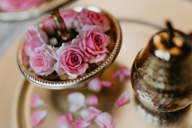 kaboompics_A tray of pink roses-2.jpg 方案配图,格调渲染,唯美梦幻,