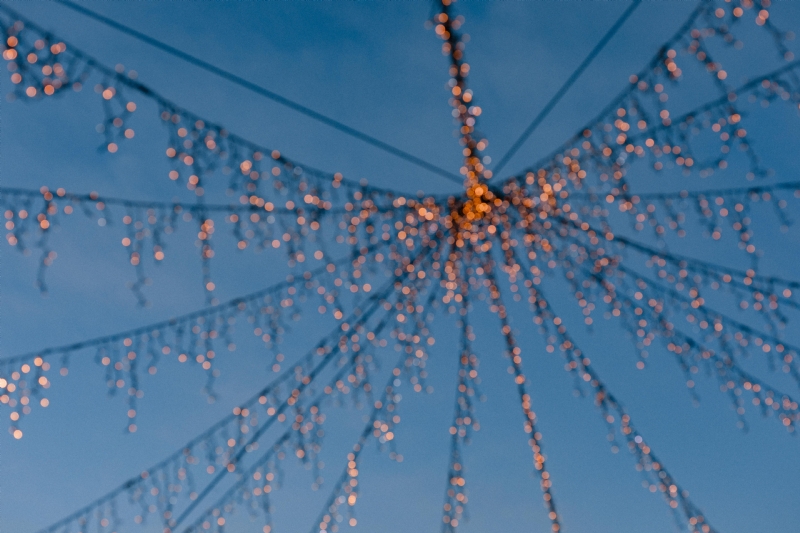 kaboompics_Christmas tree lamps.jpg 方案配图,格调渲染,唯美梦幻,
