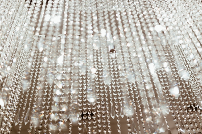 kaboompics_Close up of crystal chandelier-2.jpg 方案配图,格调渲染,唯美梦幻,