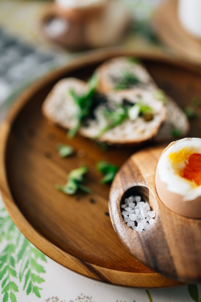 kaboompics_Egg with salt.jpg 方案配图,格调渲染,唯美梦幻,