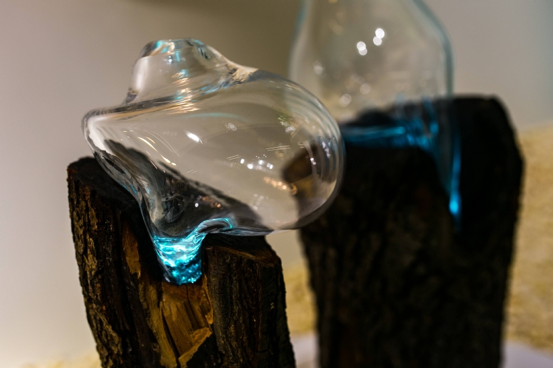 kaboompics_Glass art on wood.jpg 方案配图,格调渲染,唯美梦幻,