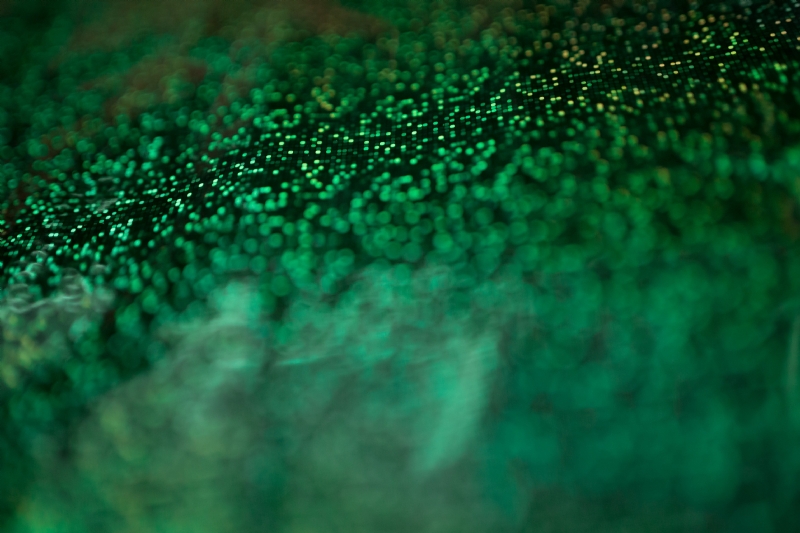 kaboompics_Green Holographic Paper Backgrounds.jpg 方案配图,格调渲染,唯美梦幻,