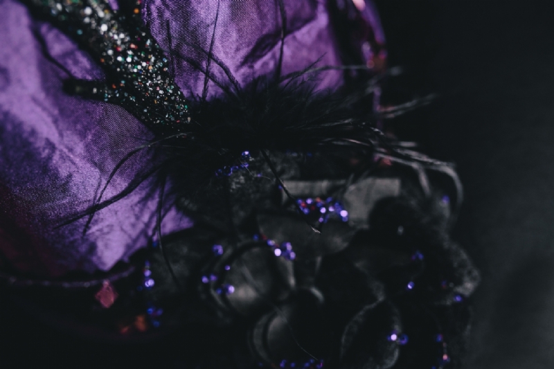 kaboompics_Halloween witch hat in fiolet color-2.jpg 方案配图,格调渲染,唯美梦幻,