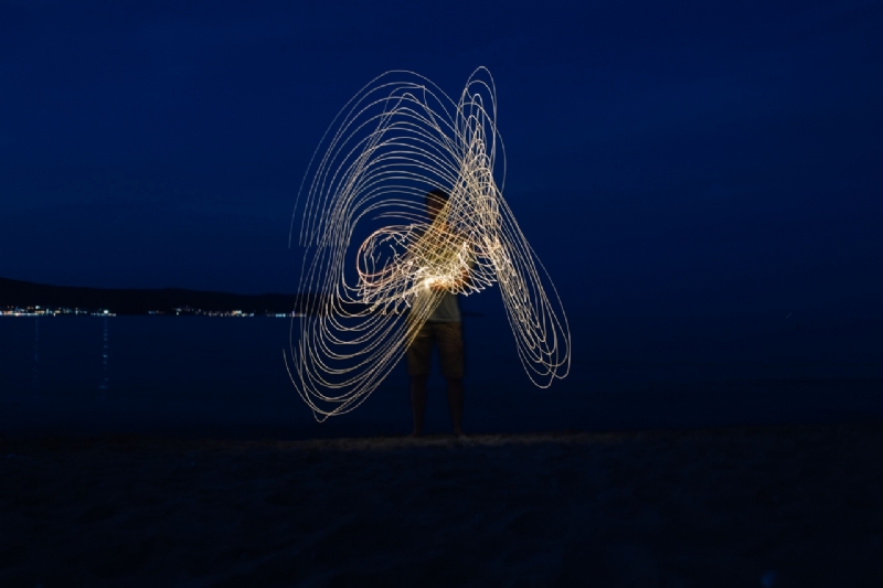 kaboompics_Light painting on the beach at nigh-2.jpg 方案配图,格调渲染,唯美梦幻,