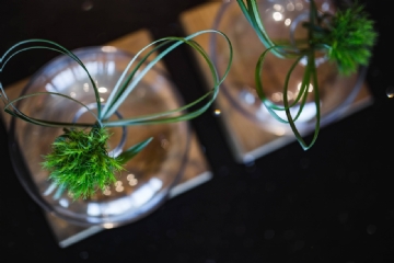 唯美梦幻 kaboompics_Little grass bundle with a ribbon in a glass jar-2.jpg