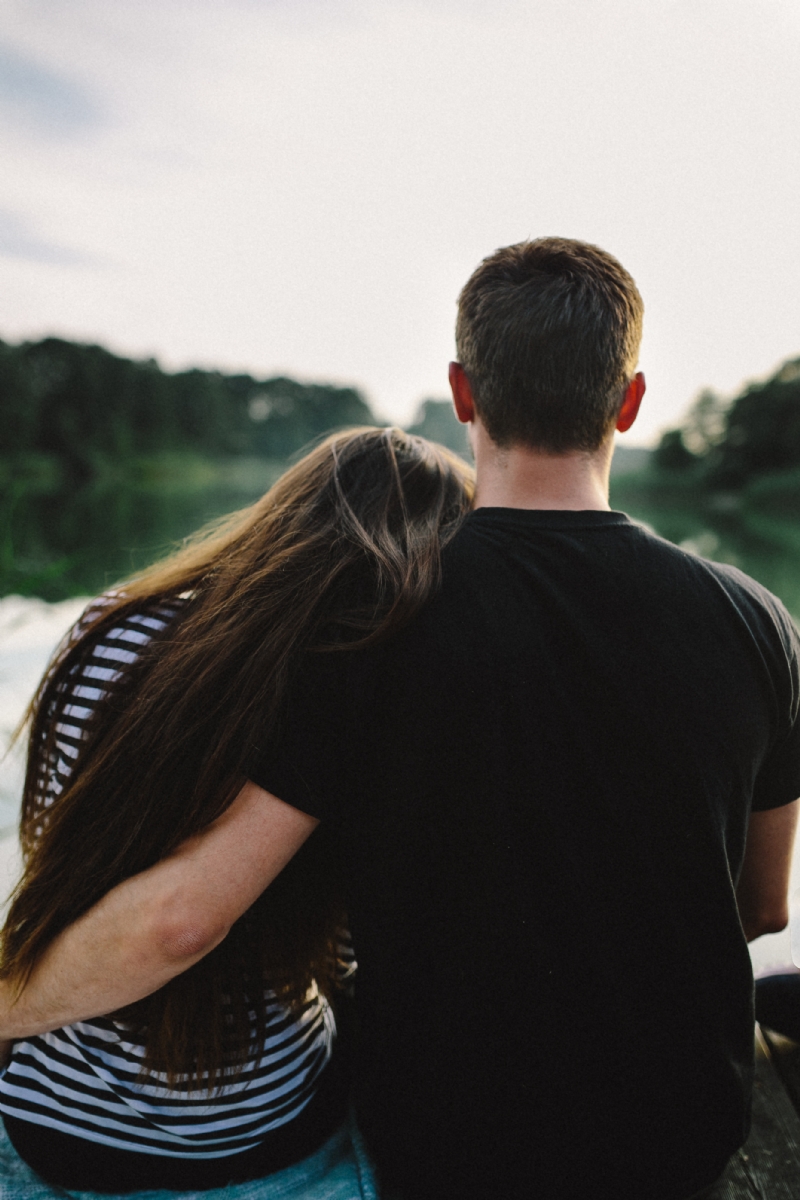 kaboompics_Young couple embracing.jpg 方案配图,格调渲染,浪漫,