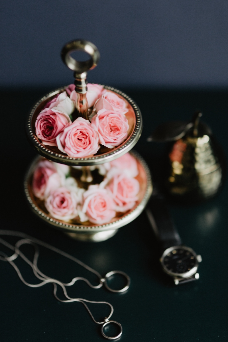 kaboompics_A tray of pink roses.jpg 软装参考,花艺搭配,西方风格,