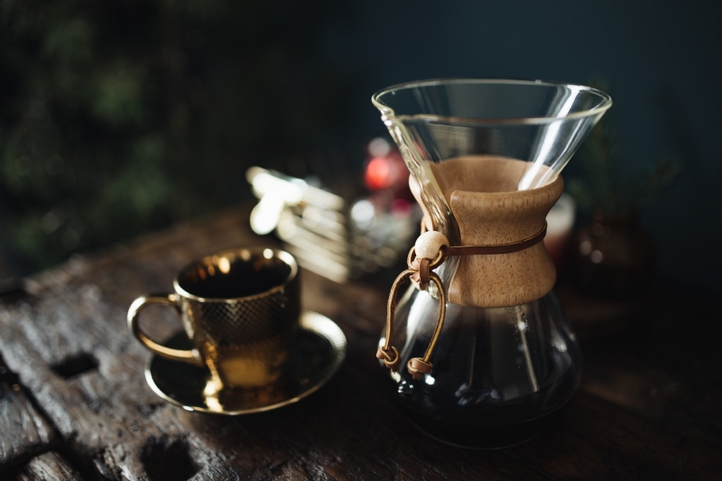 kaboompics_Cup of coffee & Chemex.jpg 方案配图,格调渲染,奢华,