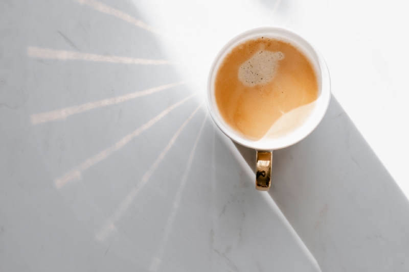 kaboompics_Cup of coffee on white marble-2.jpg 方案配图,格调渲染,奢华,