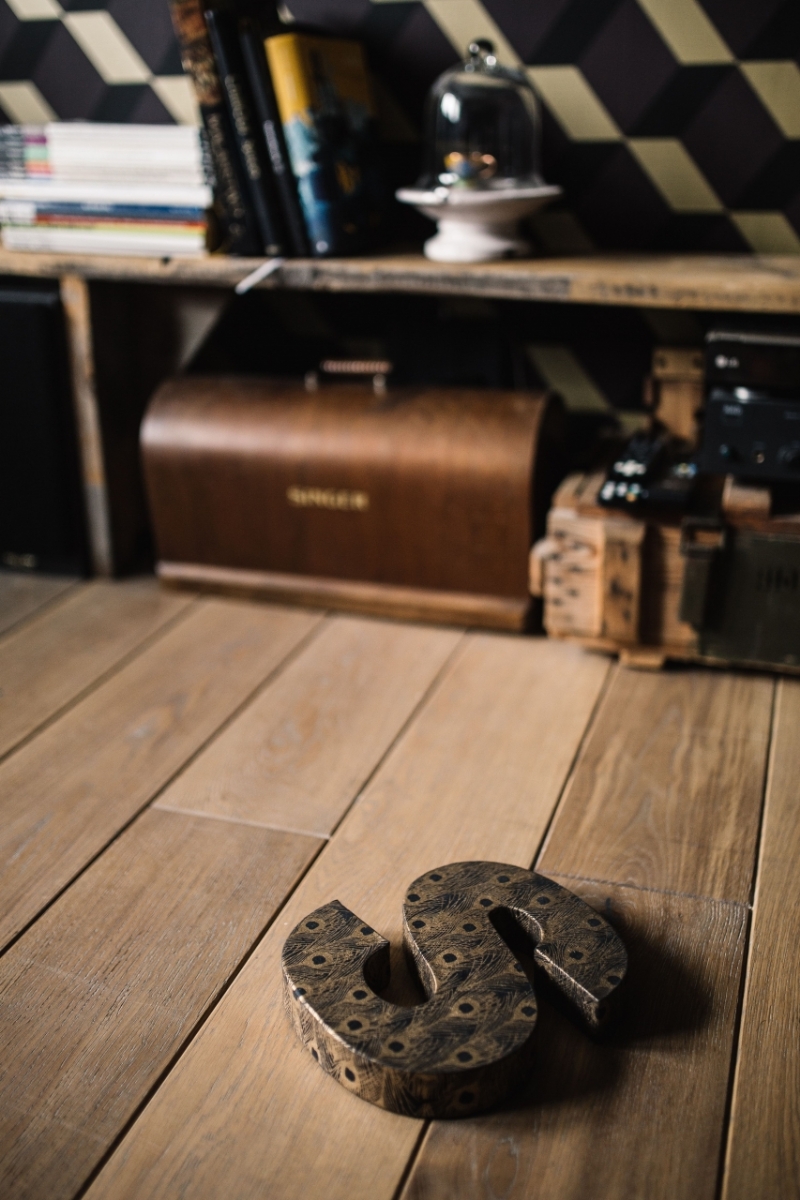 _ on a wooden floor-2.jpg 建筑参考,局部元素,室内装饰,