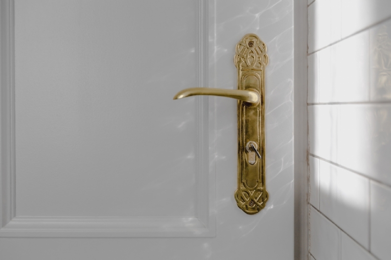 kaboompics_Antique gold plated door handle-2.jpg 建筑参考,局部元素,室内装饰,