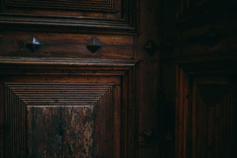 kaboompics_Beautiful wooden doors in Barcelona, Spain-2.jpg 建筑参考,局部元素,室内装饰,