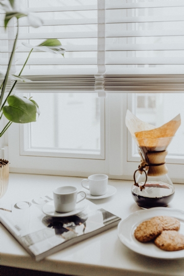 局部元素 kaboompics_Brewing third wave coffee with Chemex.jpg