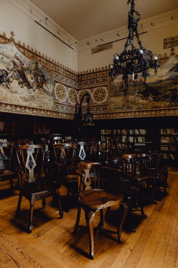 局部元素 kaboompics_Casa do Alentejo, the vintage chairs, Lisbon, Portugal.jpg