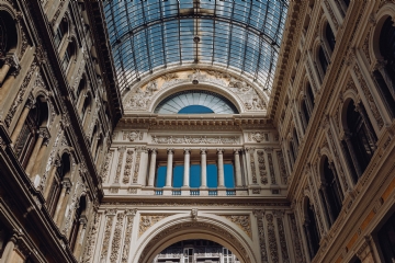 室内装饰 kaboompics_Galleria Umberto I, a public shopping gallery in Naples.jpg