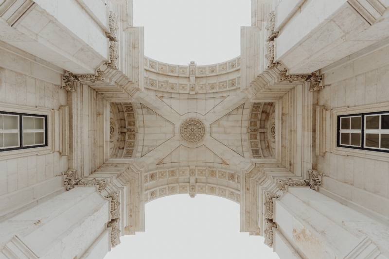 kaboompics_Looking up at the iconic Augusta Street Triumphal Arch, Lisbon, Portugal.jpg 建筑参考,局部元素,室内装饰,