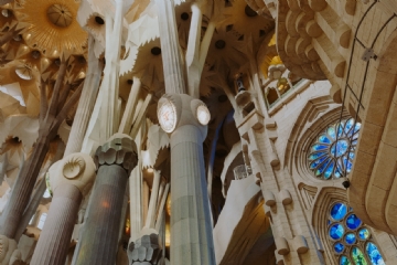 建筑参考 kaboompics_Sagrada Familia - the cathedral designed by Gaudi, Barcelona, Spain-2.jpg