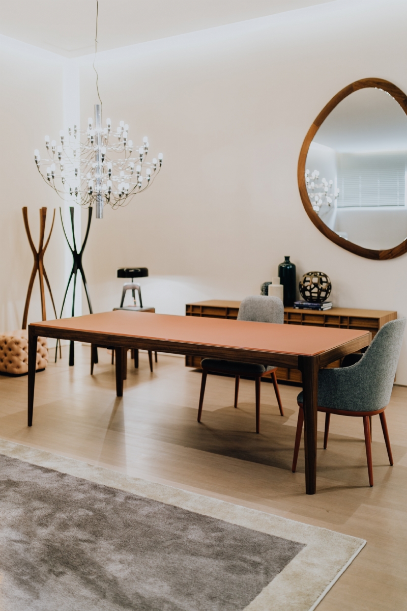 kaboompics_Luxury dinning room interior, table, chairs, mirror, chandelier.jpg 软装单品,座具,餐椅,