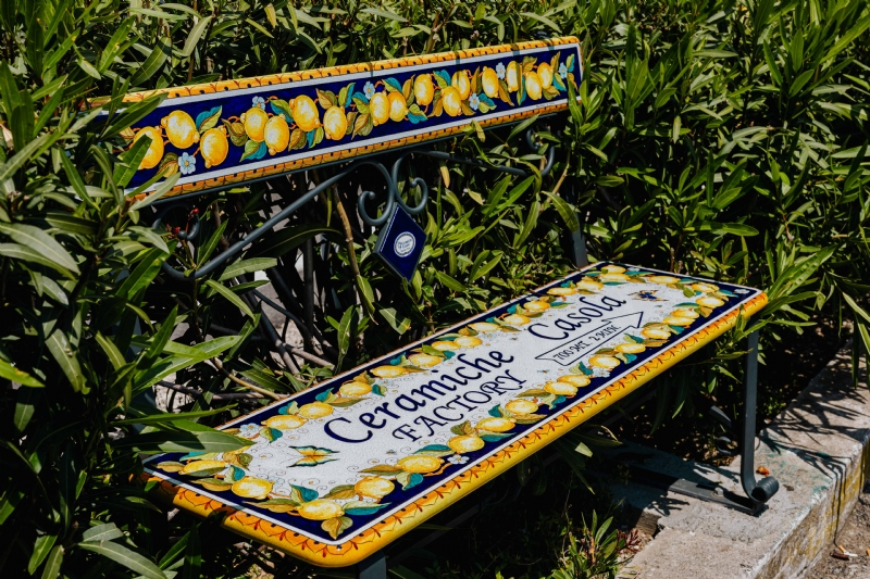 kaboompics_Amalfi lemon theme bench.jpg 软装单品,座具,户外椅,