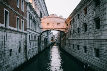 建筑参考 kaboompics_A Trip to Venice, Italy.jpg