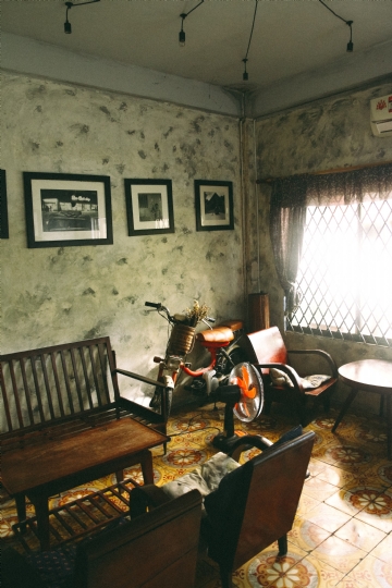 乡村风格 bicycle-ceiling-chairs-2585688.jpg