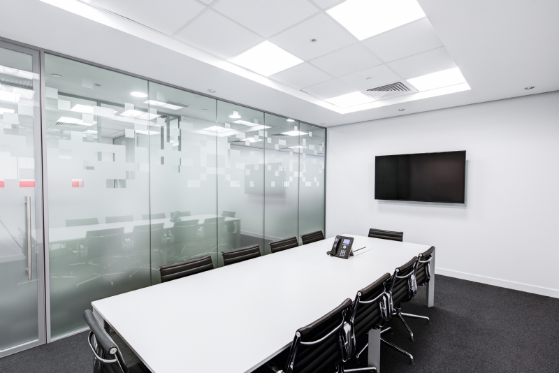 black-and-white-boardroom-ceiling-260689.jpg 工装参考,办公空间,会议室,