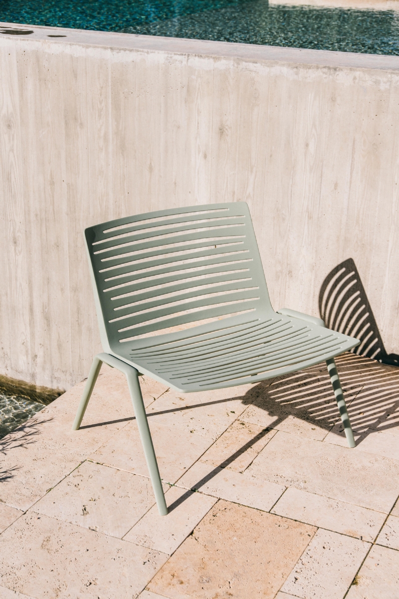 zebra-lounge-armchair-in-painted-aluminium-4-260218-h.jpg 软装单品,座具,户外椅,