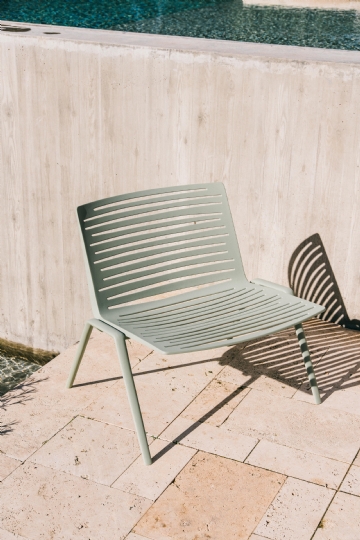 户外椅 zebra-lounge-armchair-in-painted-aluminium-4-260218-h.jpg